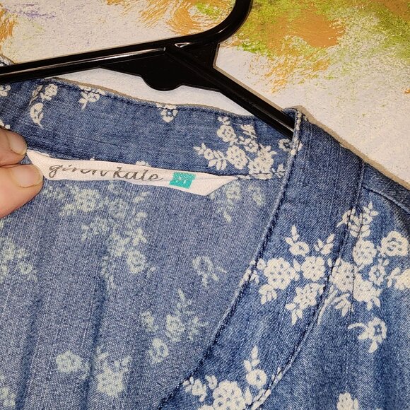 EUC Chambray and white floral flutter sleeve buttoned shirt dress - Picture 6 of 7